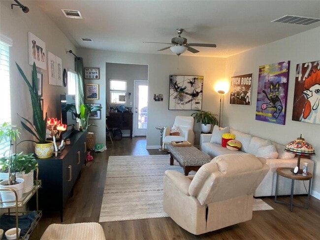 Building Photo - 110 Oakdale Meadows Ln