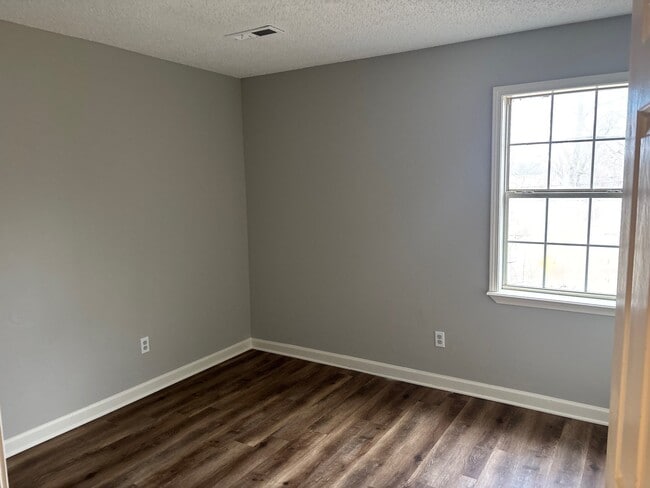 Building Photo - 330 N Main St