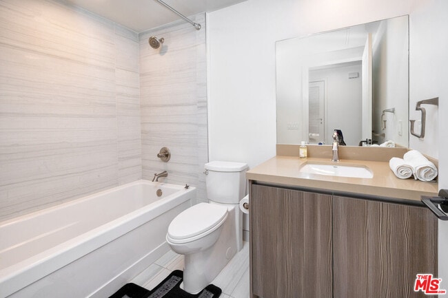 Building Photo - 1070 S Bedford St