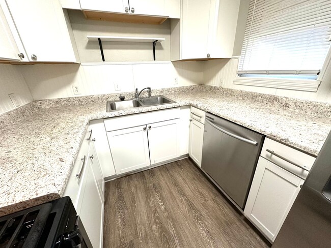 Building Photo - NEWLY REMODELED 3 BEDROOM 1 BATH IN WEBB C...