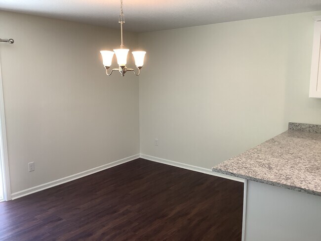 Building Photo - 6 Vista Rose Ct