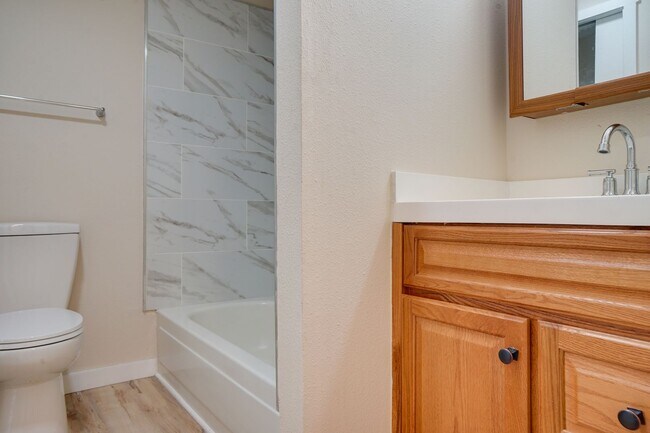 Building Photo - Kent Green River Estates Condo