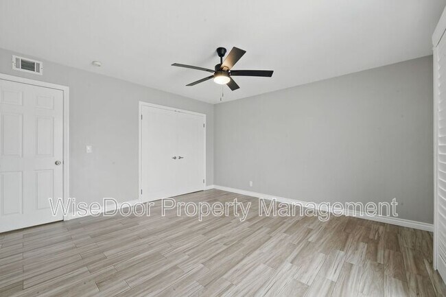 Building Photo - 387 E Nubia St