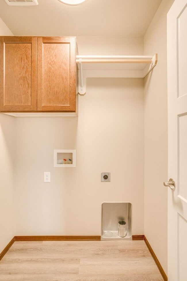 Building Photo - Fantastic 3-Bed, 2.5 Bath with 2-car garage!