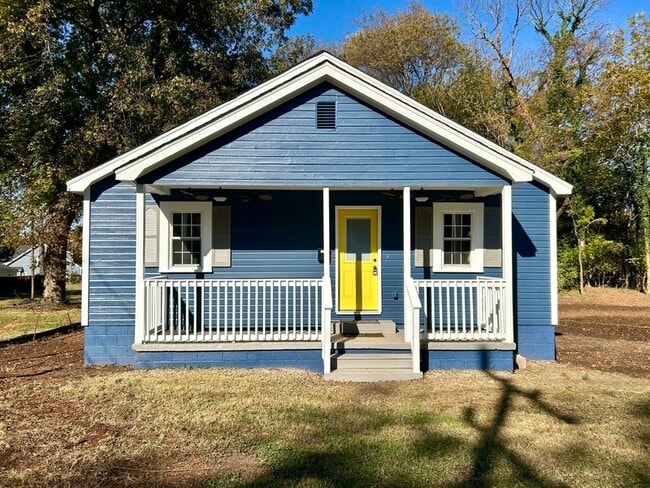 Building Photo - 217 Skyland Ave