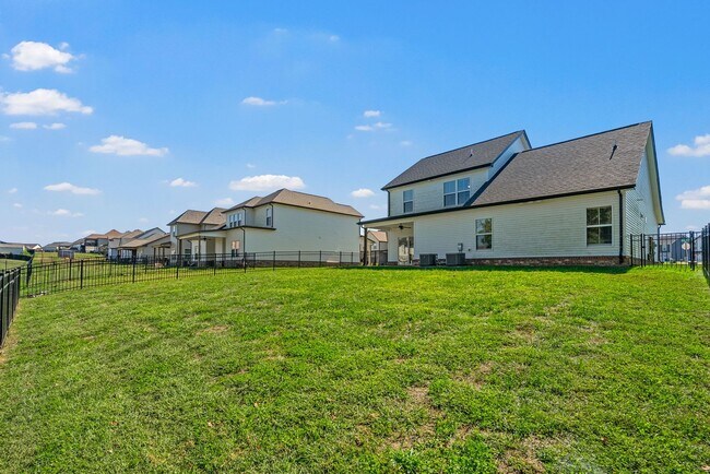 Building Photo - Luxury Meets Comfort: 5-Bed Beauty with Ch...