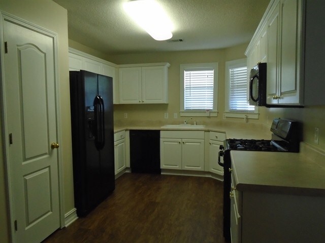 Building Photo - 513 Brookstone Way