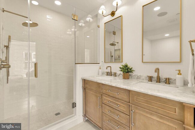 Building Photo - 1706 Bay St SE