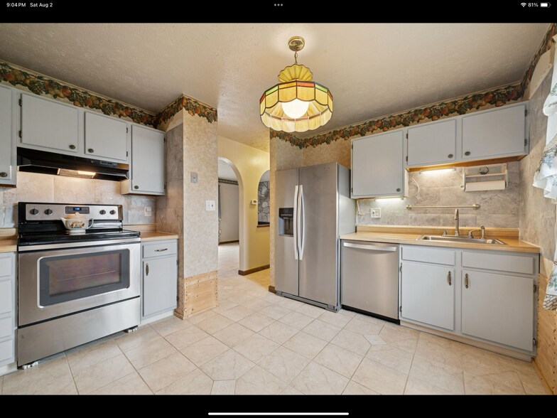 Building Photo - 5045 Fountainwood Dr