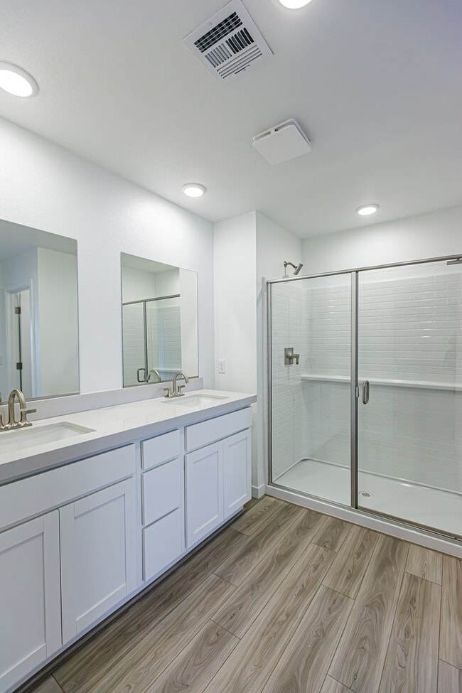 Building Photo - Brand New Home