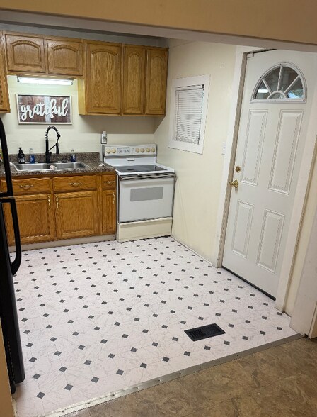 Building Photo - 47 Cayce St