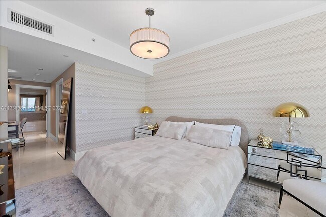 Building Photo - 17121 Collins Ave