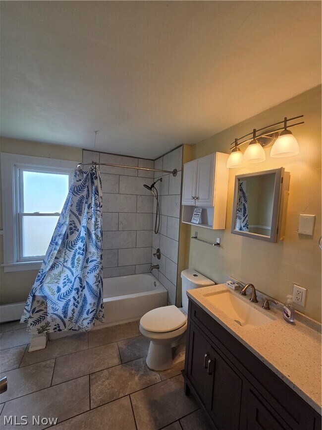 Building Photo - 22031 Miller Ave