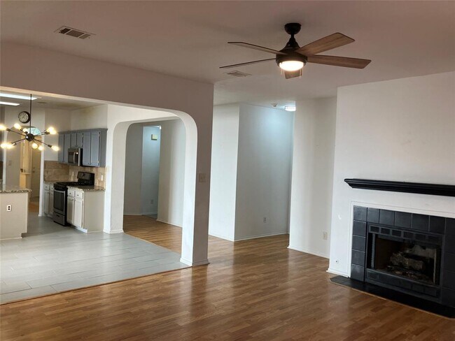 Building Photo - 1209 Wood Creek Dr