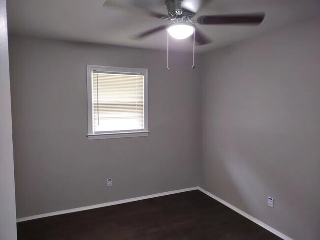 Building Photo - 4707 Wellborn Dr