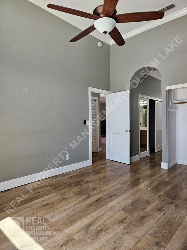 Building Photo - Well Maintained Folsom Home with RV Parkin...