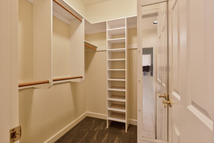 Building Photo - 1645 SE Oak Shore Ln