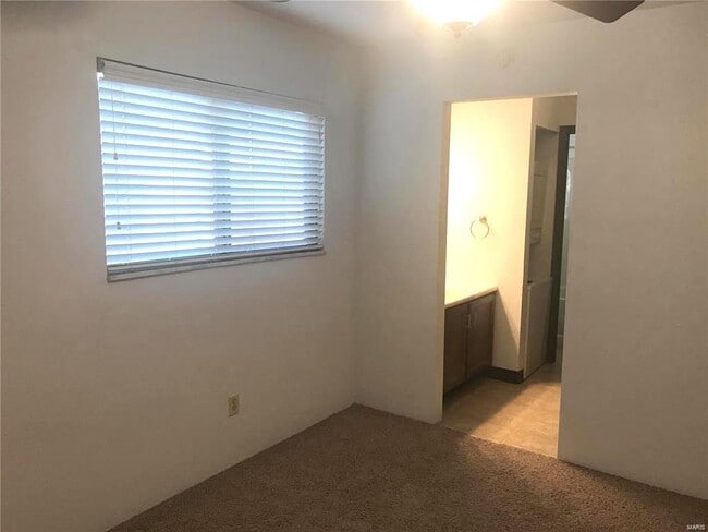 Building Photo - 123 Ashley Dr