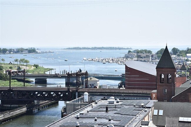 Building Photo - 33 N Water St