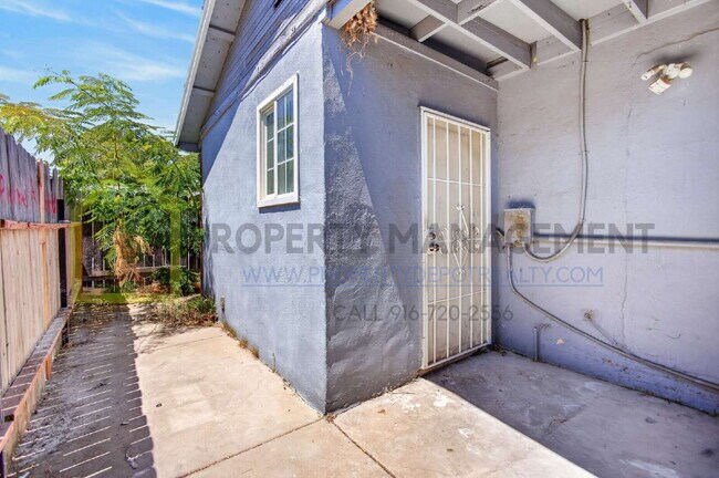 Building Photo - Spacious 3-Bed, 2-Bath Haven in Sacramento