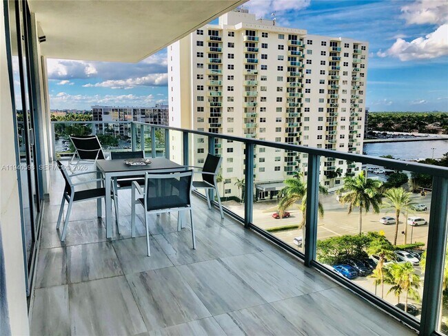 Building Photo - 3101 S Ocean Dr