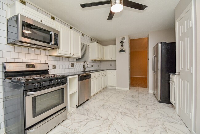 Building Photo - 22906 Indian Ridge Dr