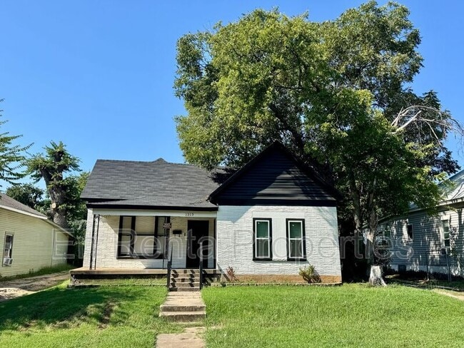 Primary Photo - 1313 Clinton Ave