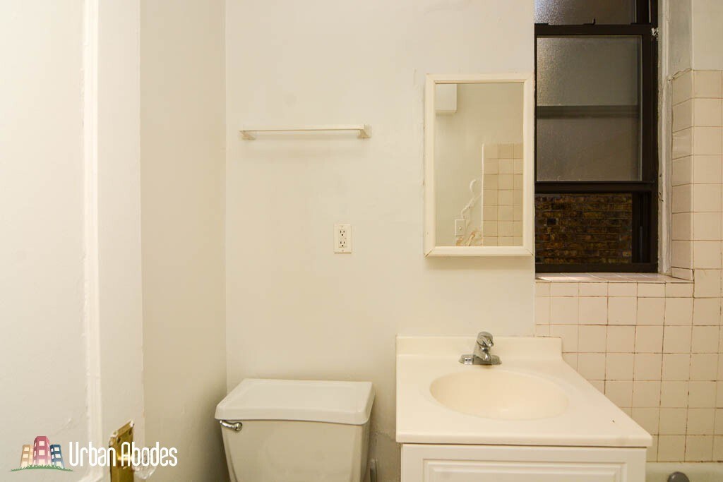 Building Photo - 3523 N Racine Ave