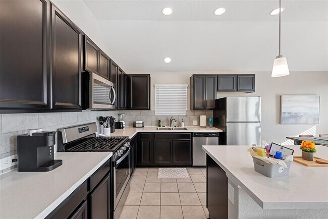 Building Photo - 718 Bridgestone Way