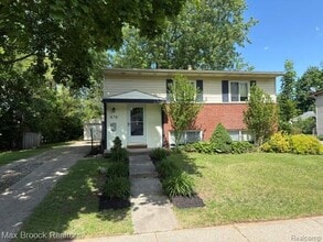 Building Photo - 978 Panorama Dr
