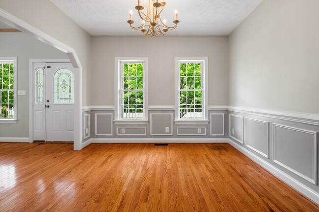 Building Photo - 619 Greyshire Dr