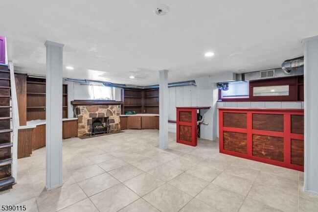 Building Photo - 2144 Tyler St