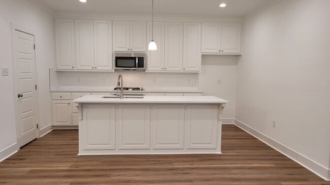 Building Photo - Must see home in Zachary!