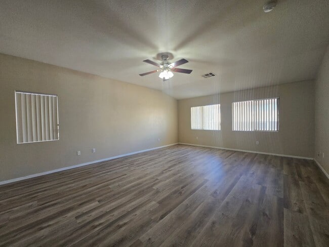 Building Photo - 2 Story Home with 5 Bedrooms