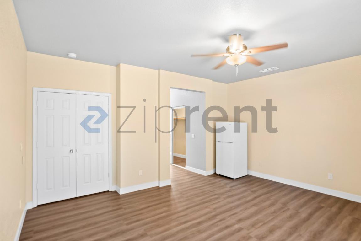 Building Photo - Unit