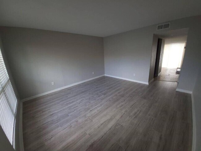 Building Photo - 8100 Creekbend Dr
