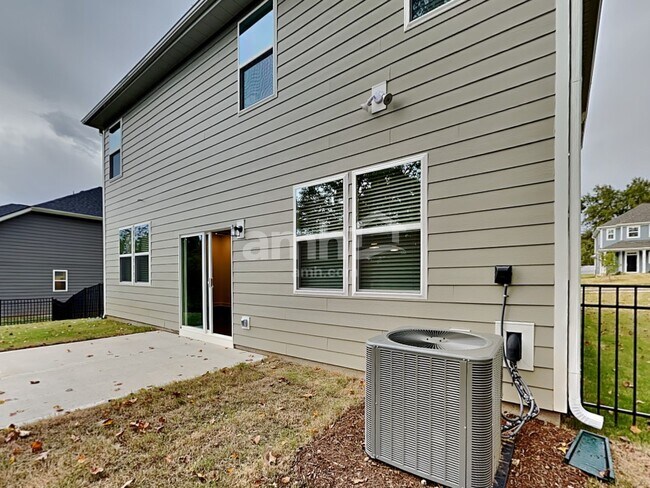 Building Photo - 549 Rivermist Dr