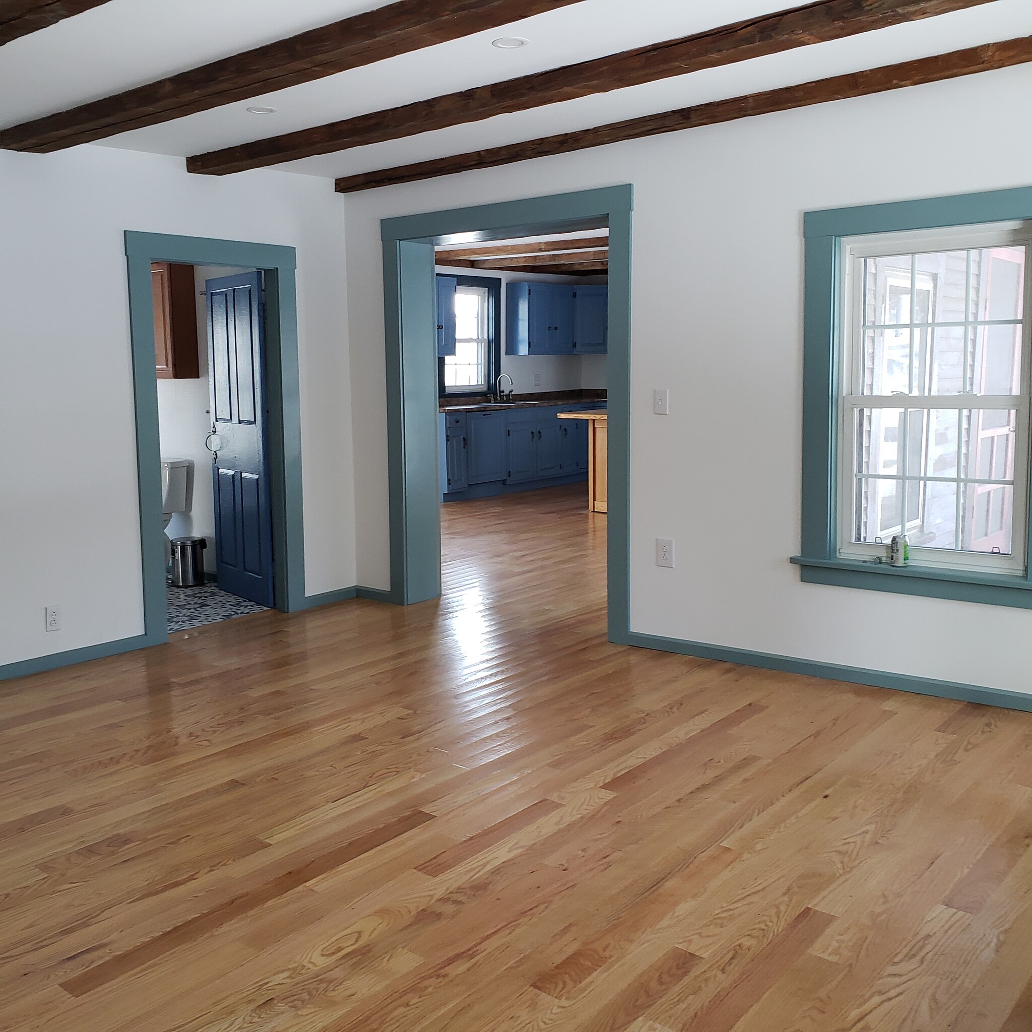 Living room, view 1 - 1101 Heights Rd