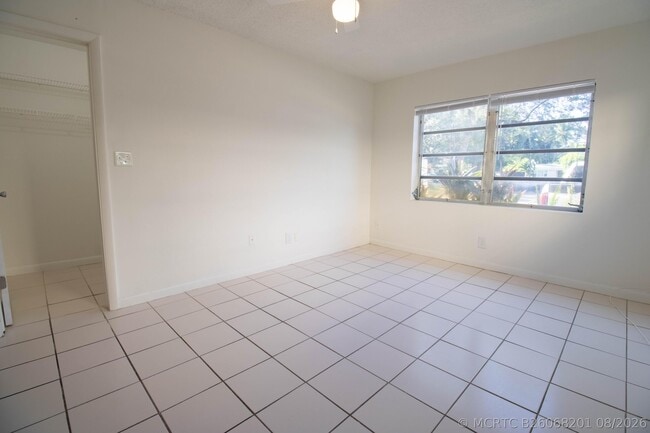 Building Photo - 1501 Himmarshee St