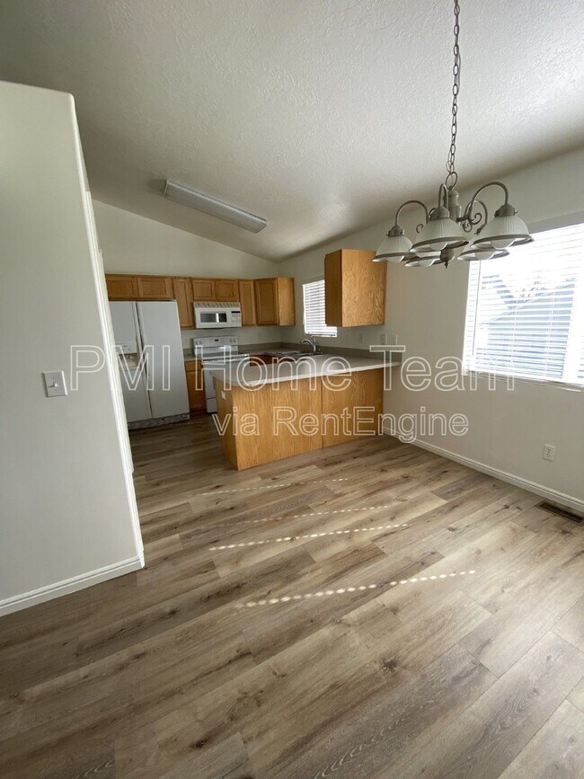 Building Photo - 1639 W 600 N