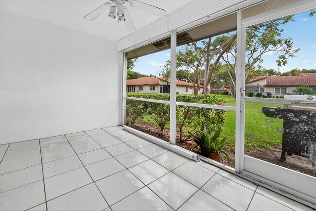 Building Photo - 6070 Sunny Manor Ct