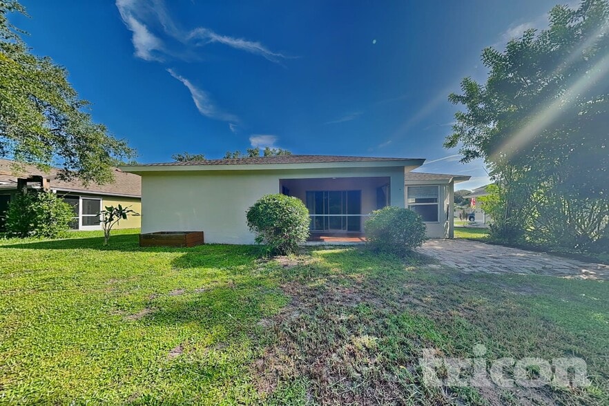 Building Photo - 3124 58th Terrace E