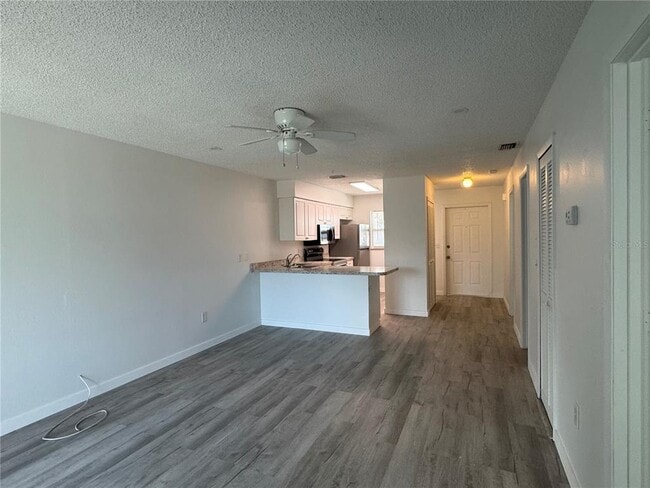 Building Photo - 6428 Hamlet Dr