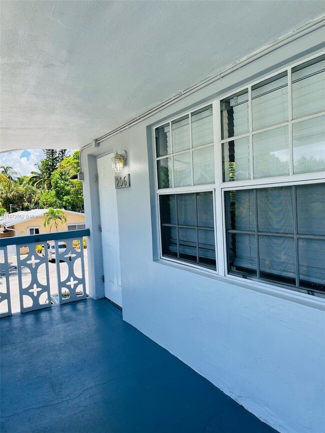 Building Photo - 626 SW 14th Ave