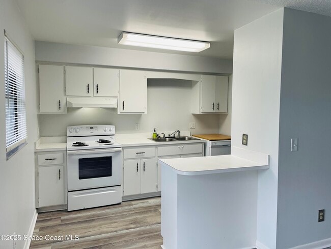 Building Photo - 925 Custer St NW