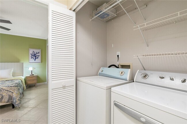 Building Photo - 3830 SE 12th Ave