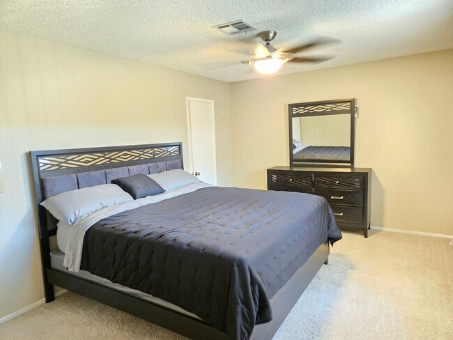 Building Photo - 6413 W Roy Rogers Dr