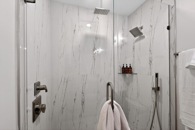 Building Photo - 21 E 15th St