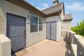 Building Photo - Spacious 3 bedroom condo now off Olympic P...