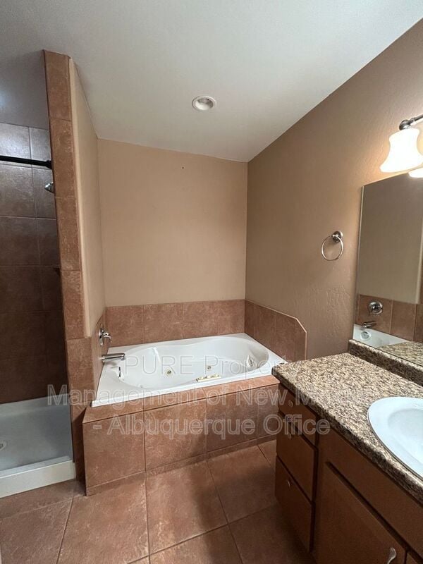 Building Photo - 6025 Arroyo Dr